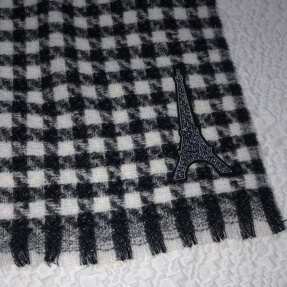Karl Lagerfeld Black & White Plaid Rectangular Scarf Eiffel Tower Patch NWT - Picture 11 of 16